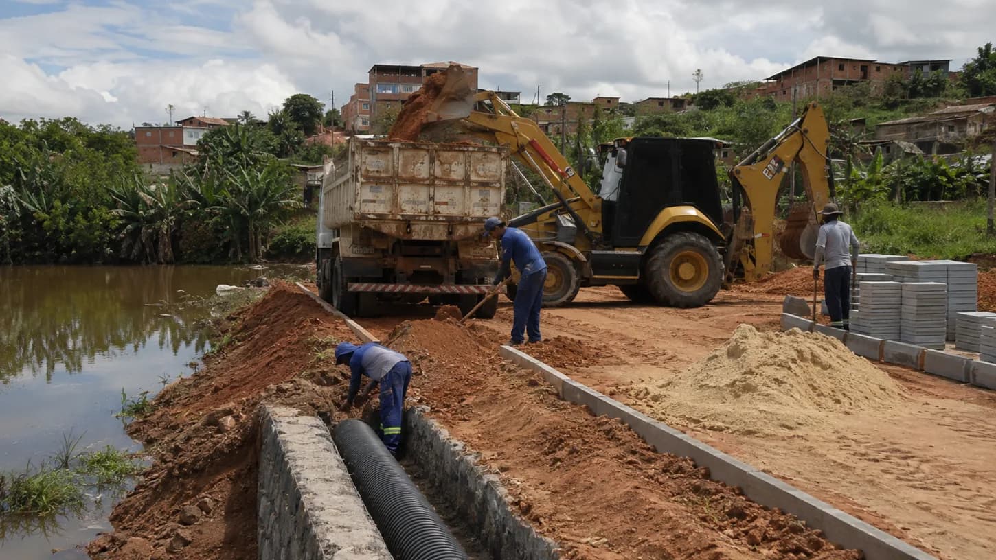 Obras de requalificação da Praça Gerolina Batista avançam e projetam nova Orla para Teolândia