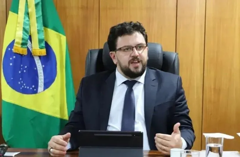 Alvo da PF, ex-chefe de gabinete de Lula deixa campanha do petista