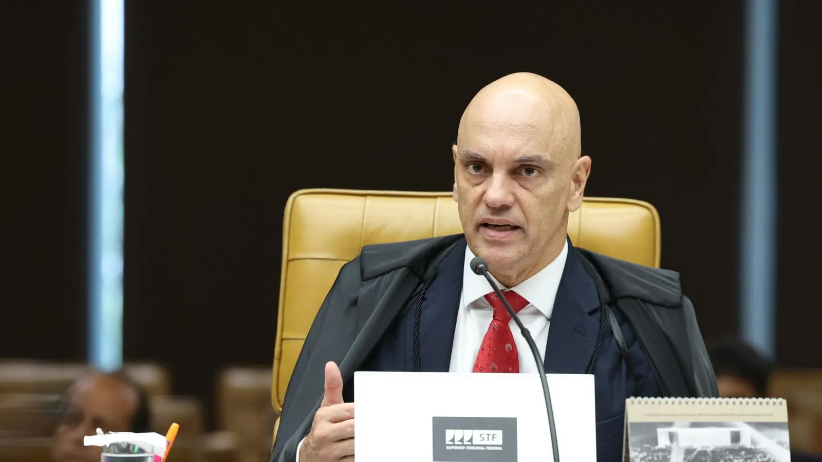 Moraes ordena busca contra fonte de jornalista após publicações de denúncias envolvendo Flávio Dino