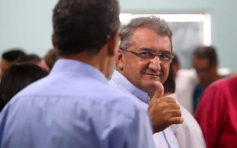Mais uma possível baixa na base de Jerônimo: Ex-prefeito de Juazeiro ensaia desembarque e pode anunciar ida para oposição em dezembro