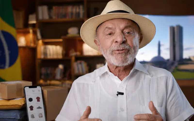 Lula promete acabar com “taxa das blusinhas” que ele e Haddad criaram