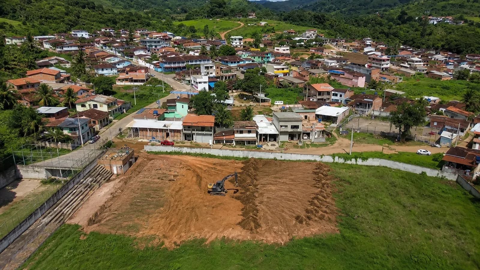 Prefeito de Piraí do Norte volta a anunciar retomada de obras do estádio após Governo da Bahia já ter divulgado reinício em junho