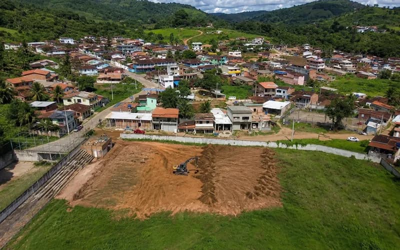 Prefeito de Piraí do Norte volta a anunciar retomada de obras do estádio após Governo da Bahia já ter divulgado reinício em junho