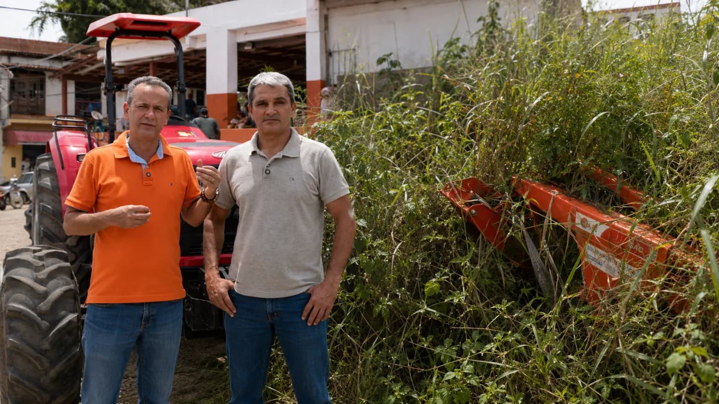 Grade aradora doada pela Codevasf à prefeitura de Piraí do Norte é encontrada abandonada por morador