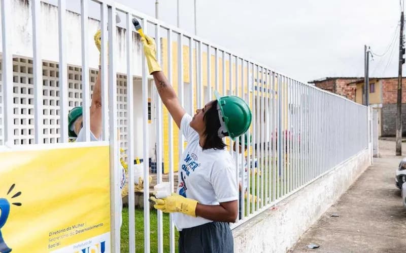 Após curso promovido pela prefeitura, mulheres começam a conquistar espaço na construção civil em Gandu
