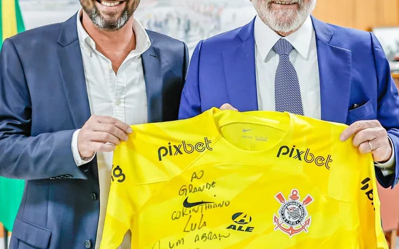 Lula quer usar dinheiro público para ajudar times endividados