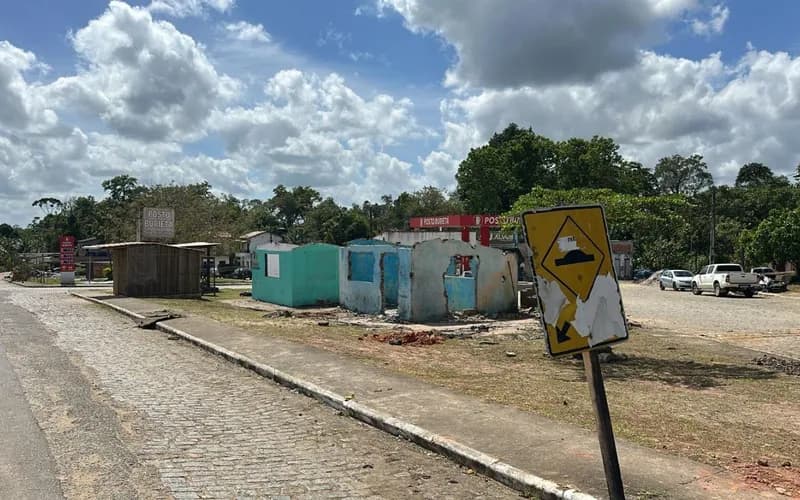 Prefeita de Teolândia assina ordem de serviço para construção de nova praça em Burietá