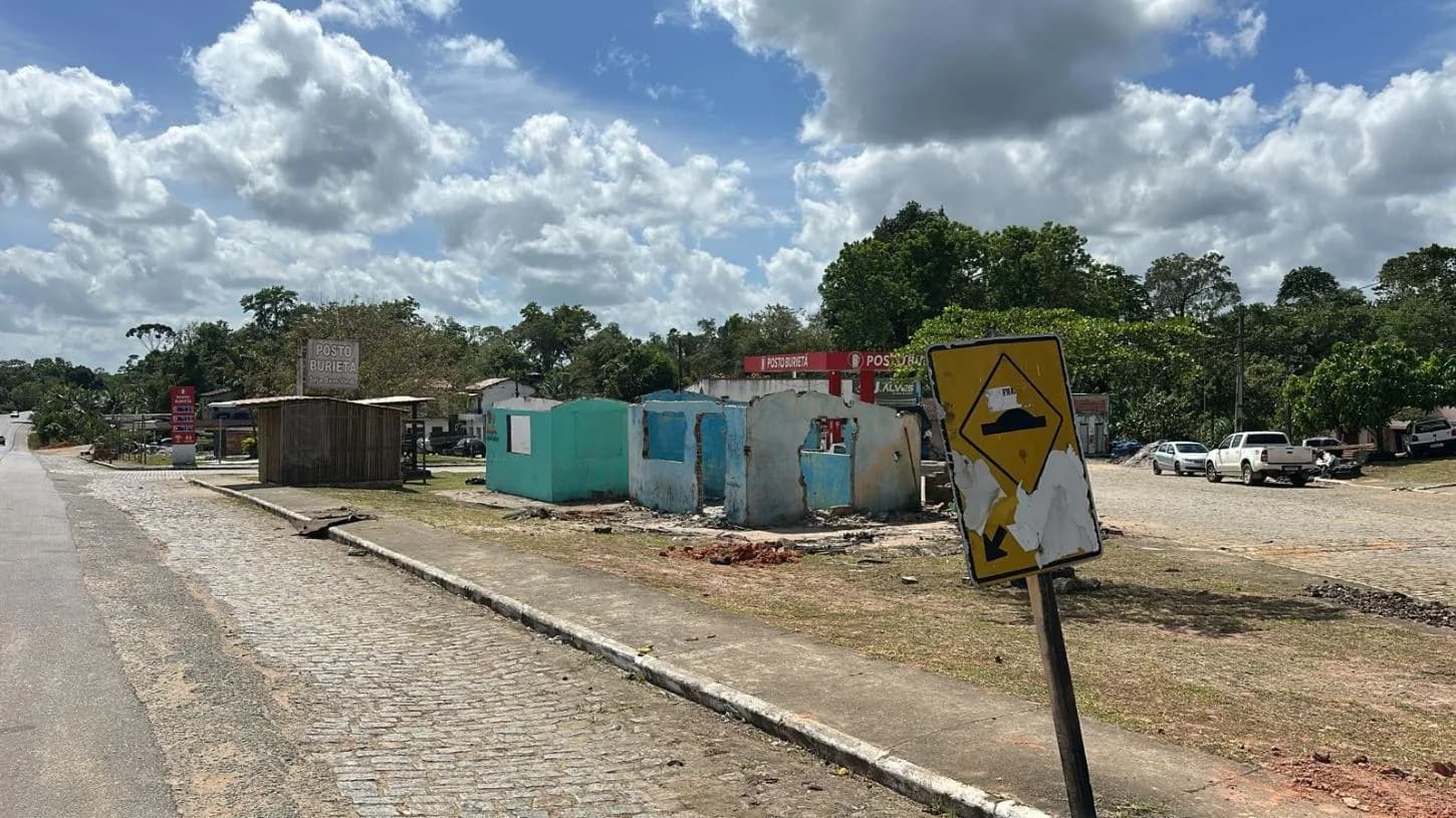 Prefeita de Teolândia assina ordem de serviço para construção de nova praça em Burietá