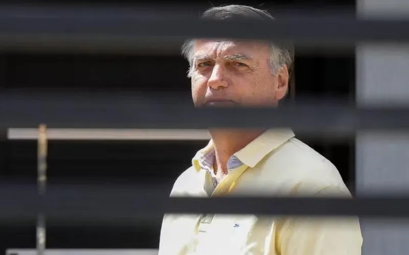 Alexandre de Moraes conclui processo sobre golpe de Estado e pena de Bolsonaro já pode começar a ser cumprida