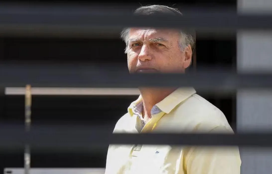Alexandre de Moraes conclui processo sobre golpe de Estado e pena de Bolsonaro já pode começar a ser cumprida