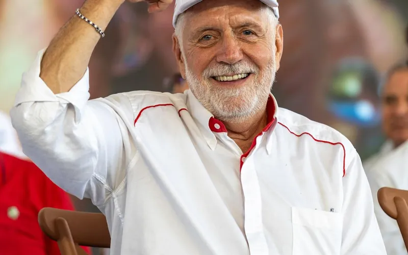 Jacques Wagner vota contra convocação de Lulinha para depor na CPMI do INSS