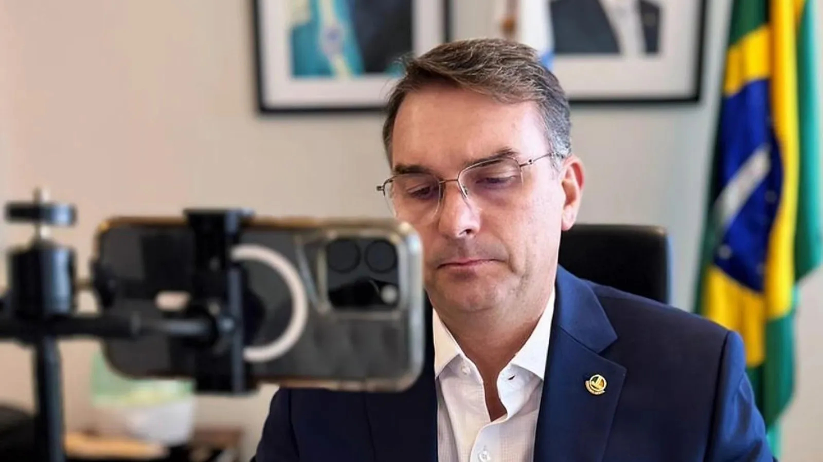 Bolsonaristas rejeitam escolha de Flávio Bolsonaro para disputar a Presidência em 2026, aponta Datafolha