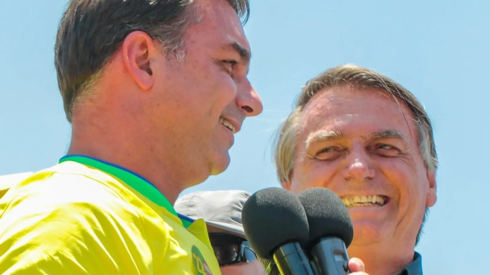 Flávio Bolsonaro condiciona desistência da candidatura à libertação do pai e afirma que “não há volta” na disputa presidencial