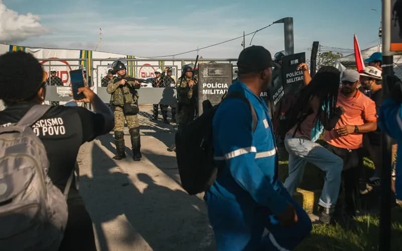 PM é acionada para reprimir manifestação de operários na fábrica da BYD em Camaçari
