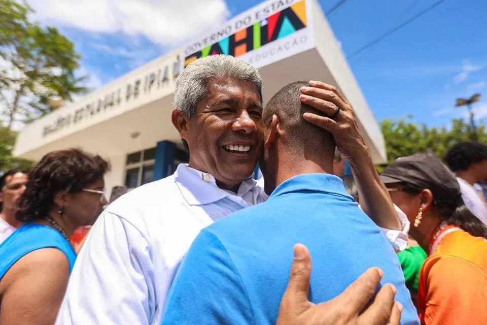 Jerônimo diz que vai cumprir promessa feita em 2023 apenas em 2026 e pede que população de cidade continue acreditando nele