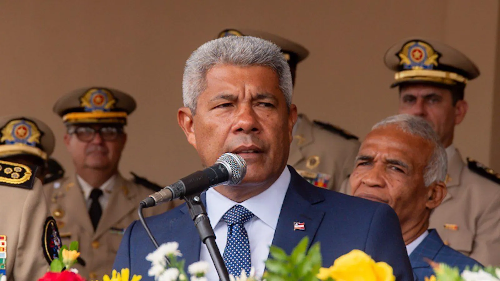 Jerônimo pede que baianos comparem 20 anos do PT na Bahia com governos passados