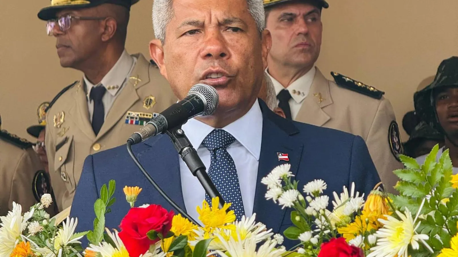 Nove servidores são afastados por suspeitas de esquema de corrupção no governo Jerônimo Rodrigues na Bahia