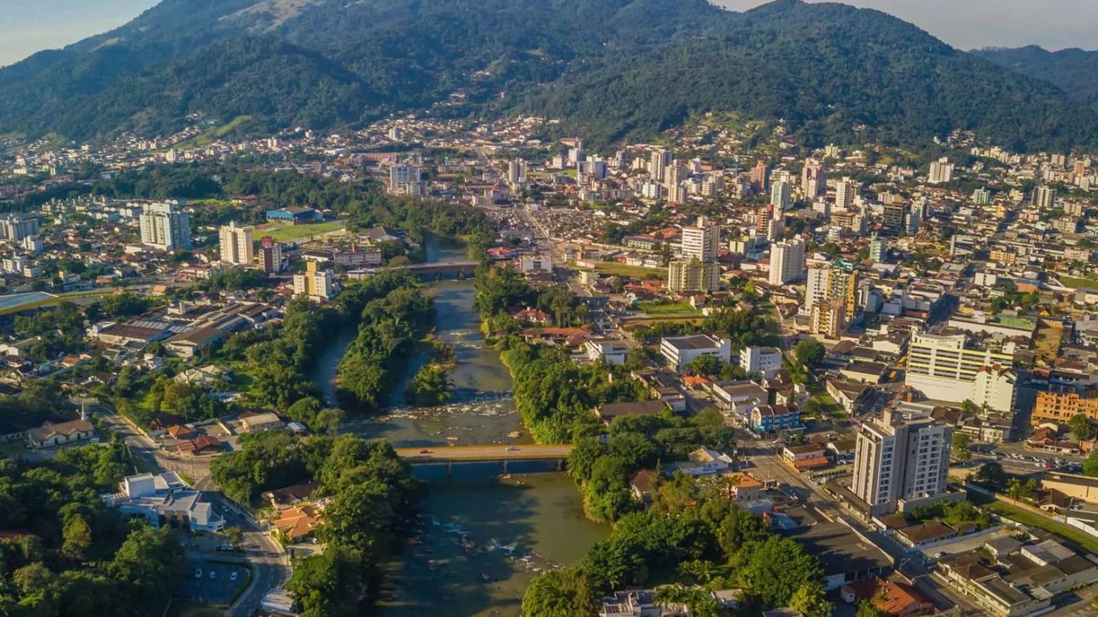 Chamada de "Fábrica de Bilionários", cidade de Santa Catarina quer ajduar outros municípios com geração de emprego