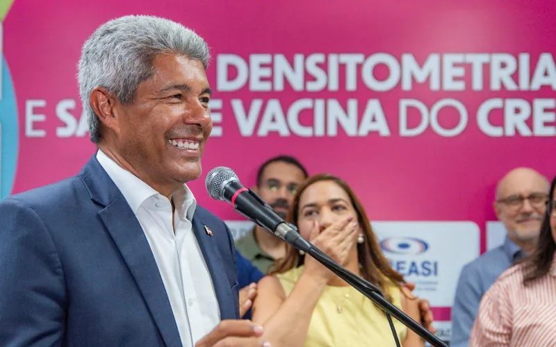 Jerônimo faz ato eleitoreiro no Subúrbio de Salvador após mortes de técnicos de internet