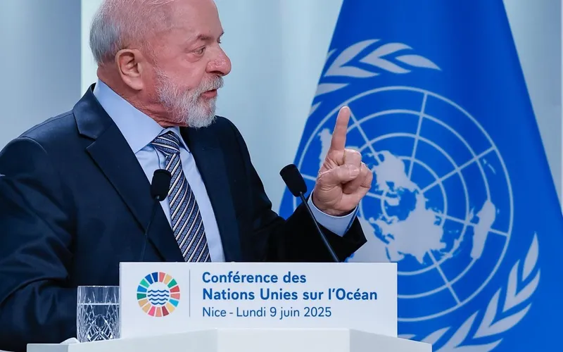 Lula insinua que Bolsonaro "destruiu" o país diz que seu governo passou dois anos “reconstruindo o Brasil”
