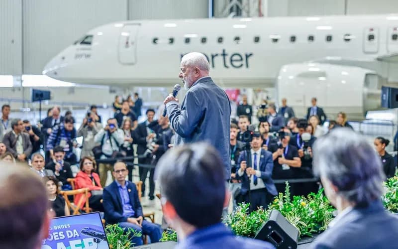 Lula e Janja avaliam compra de novo avião presidencial que pode custar R$ 2 bilhões aos cofres do país
