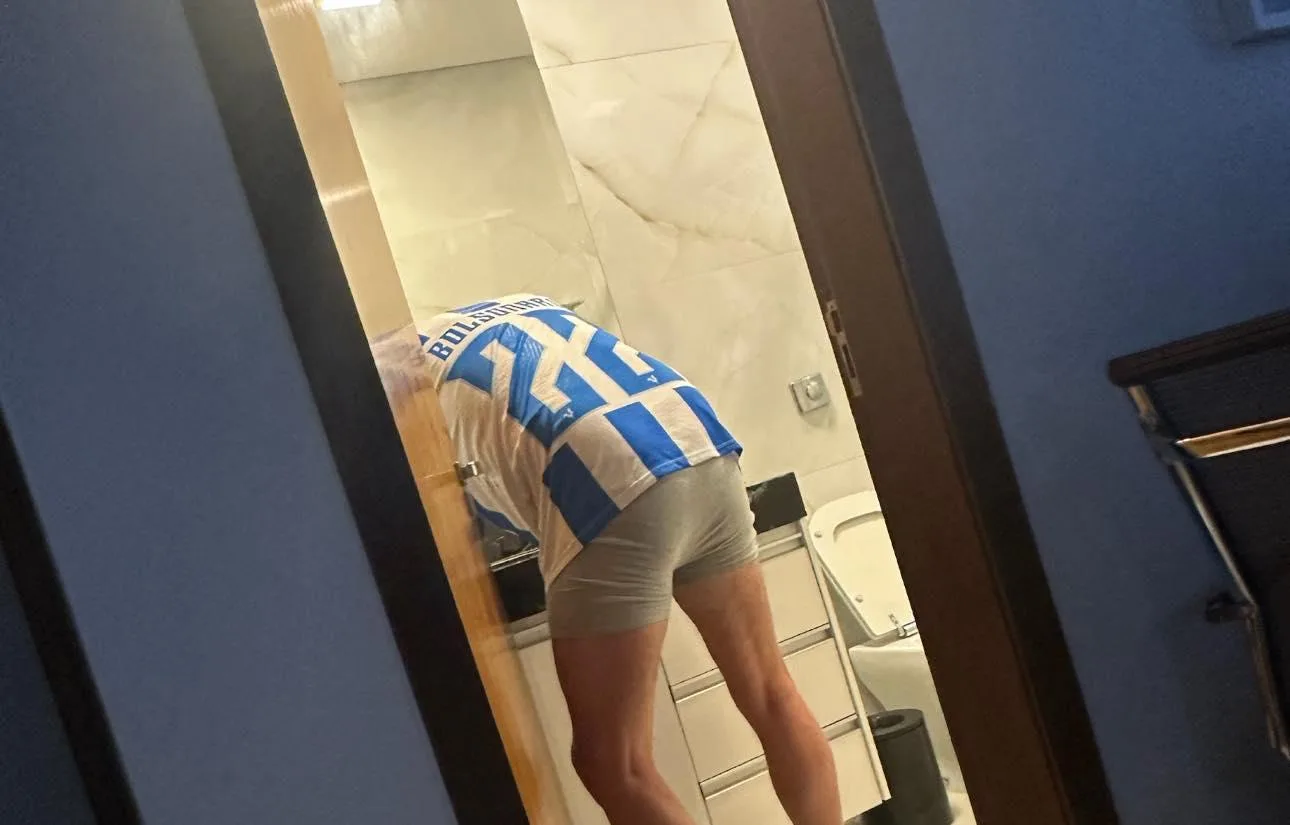 Filho de Bolsonaro publica foto do ex-presidente vomitando e diz que estado de saúde do pai piorou