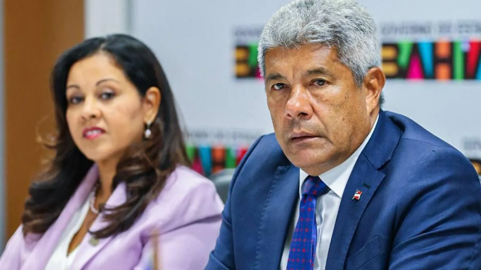 Jerônimo Rodrigues volta a defender aprovação automática na rede estadual e reforça fracasso na educação da Bahia
