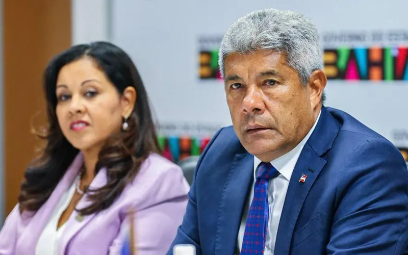Jerônimo Rodrigues volta a defender aprovação automática na rede estadual e reforça fracasso na educação da Bahia