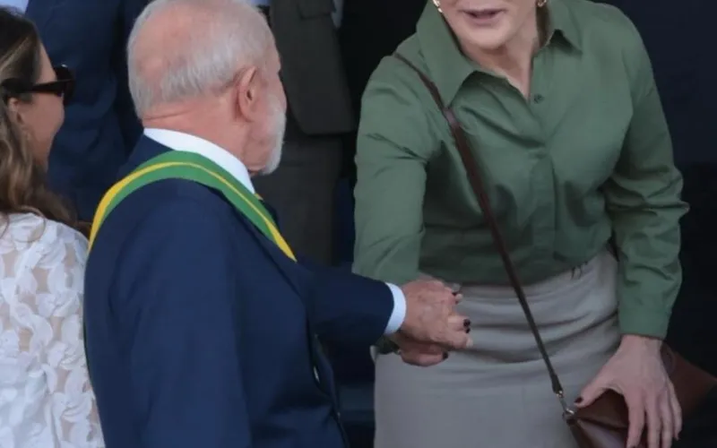 Para tentar expandir o PT no Sul do país, Lula coloca Gleisi Hoffmann para disputar o senado no Paraná