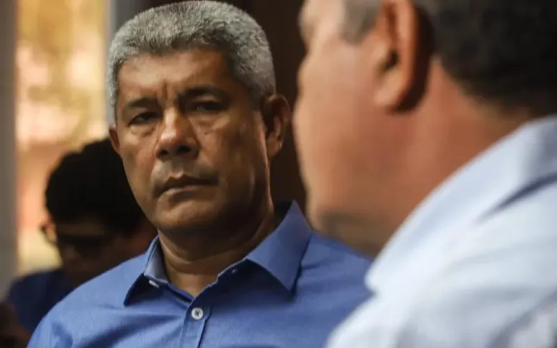 Silêncio de Lula durante visita à Bahia amplia incertezas sobre candidatura de Jerônimo ao governo estadual