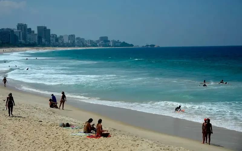 Senado retoma debate de PEC que pode privatizar praias.