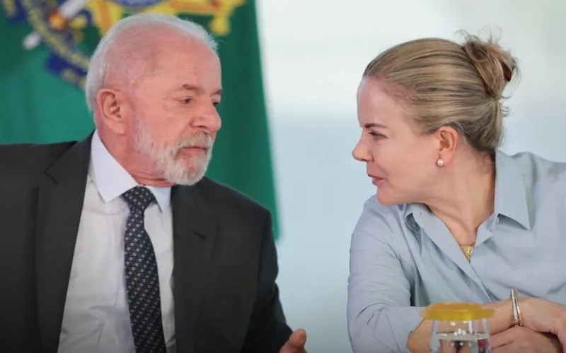 Gleisi admite encontro de Lula com dono do Banco Master e justifica ligação de nomes da oposição com o banqueiro