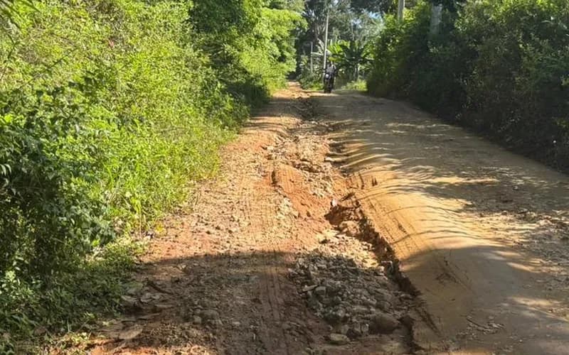 Abandonada pelo Governo da Bahia, BA - 549, no Médio Rio de Contas, está em estado crítico