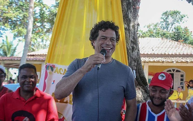 PT parte para o desespero em São Paulo e tenta convencer ex-jogador a disputar governo contra Tarcísio