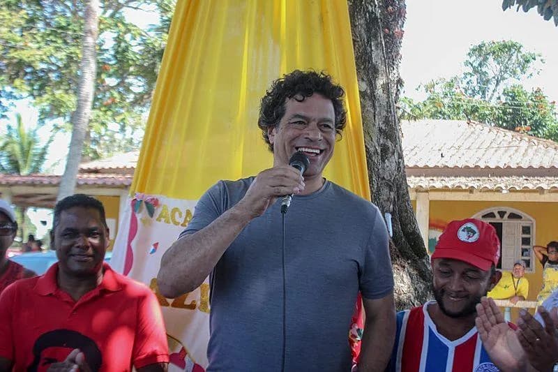 PT parte para o desespero em São Paulo e tenta convencer ex-jogador a disputar governo contra Tarcísio