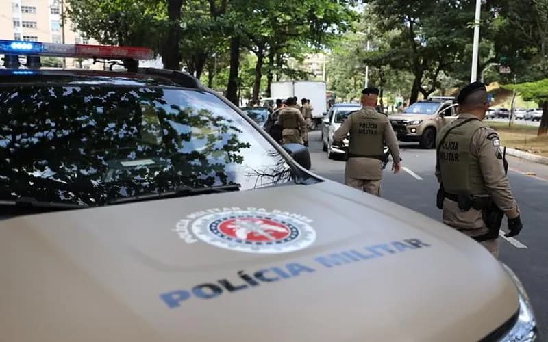 PM vai responder processo por usar fotos fardado e armado em perfil de site adulto em Itabuna