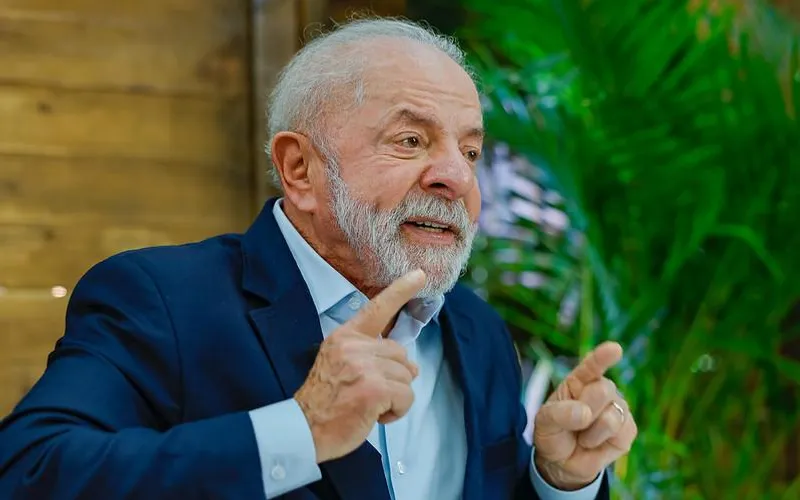 Lula compara Bolsonaro a “cachorro louco” e diz que liberdade do ex-presidente representa risco à ordem pública