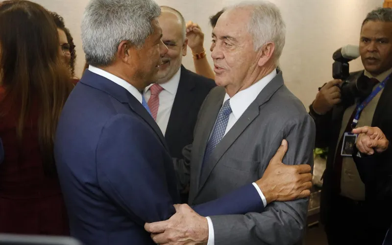 Jerônimo e Otto ofereceram ministério no governo Lula e secretaria no governo baiano para Ângelo Coronel permanecer como aliado