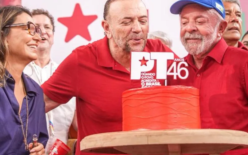 Lula mostra preocupação e diz brigas internas estão acabando com o PT