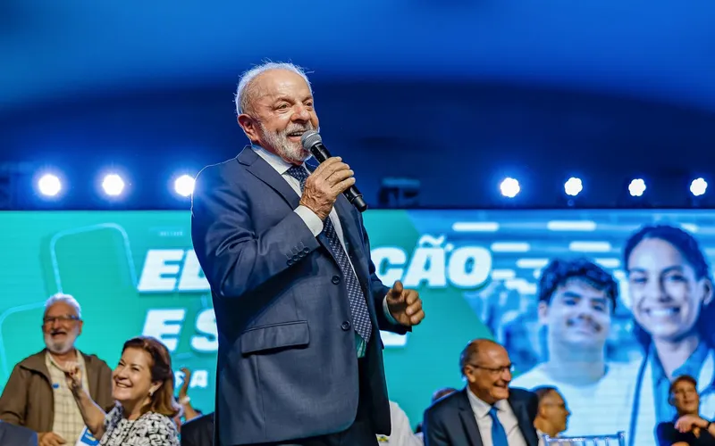 Em baixa no Nordeste, Lula usa Bolsonaro para tentar reconquistar confiança e diz que ex-presidente “não deu um centavo” ao estados da região