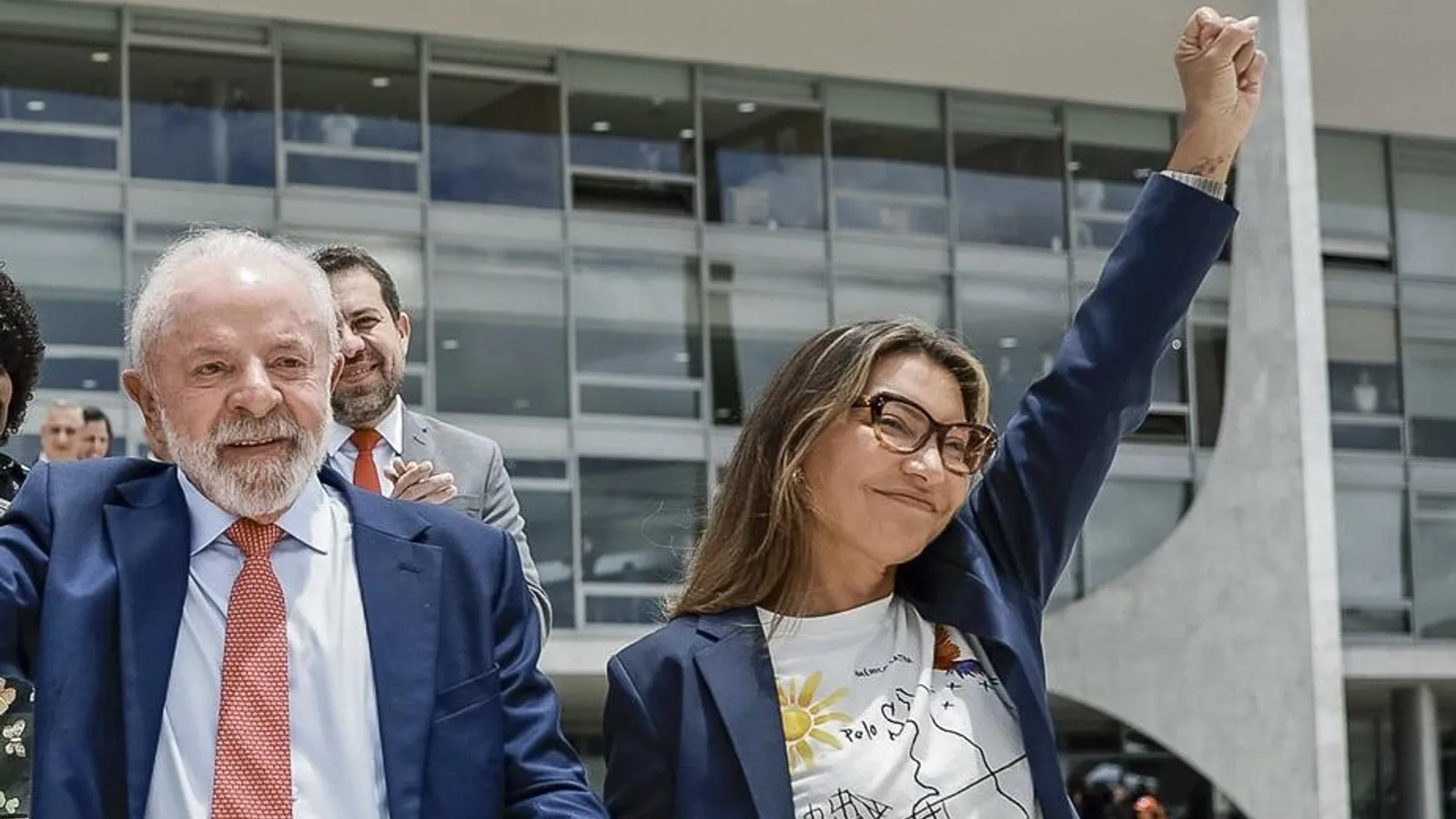 Mulher de Lula vai desfilar em escola de samba que vai homenagear o petista no Rio de Janeiro