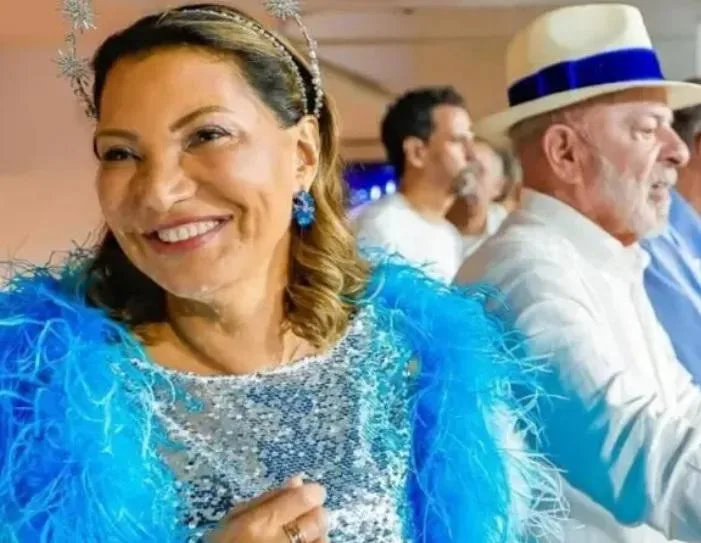 Mulher de Lula desiste de desfilar em carro alegórico e diz que temia perseguição ao petista