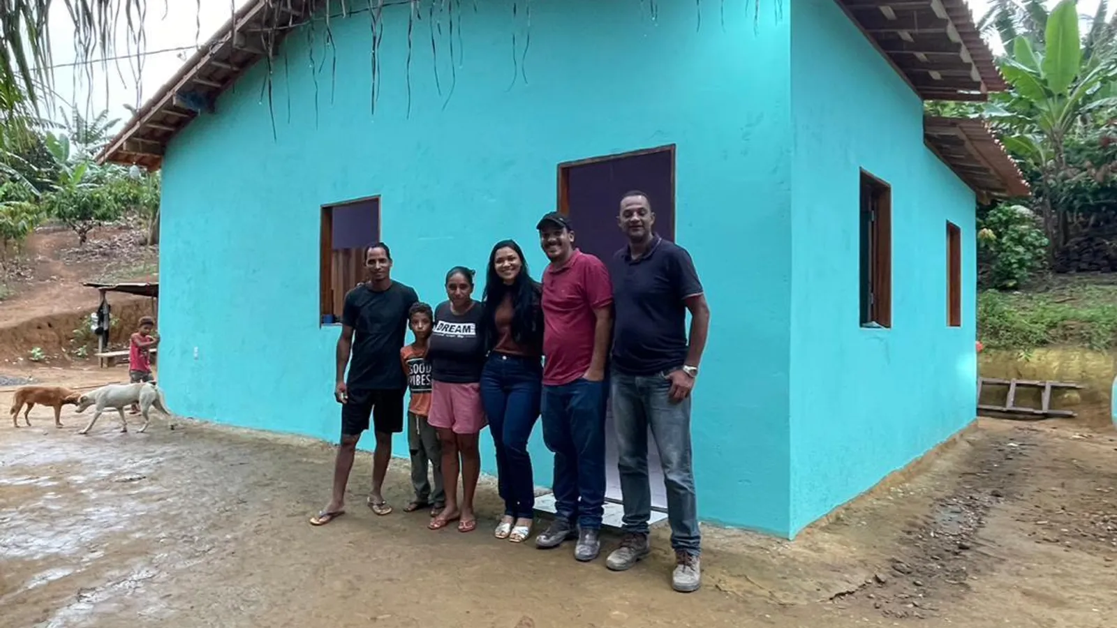 Família recebe nova casa após incêndio destruir antiga residência na zona rural de Wenceslau Guimarães