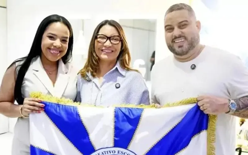 Janja usou avião da FAB em agenda de interesse próprio envolvendo escola de samba que homenageou Lula
