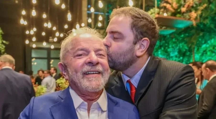 Lula transferiu mais de R$ 700 mil reais para o filho Lulinha, que movimentou quase R$ 20 milhões em quatro anos