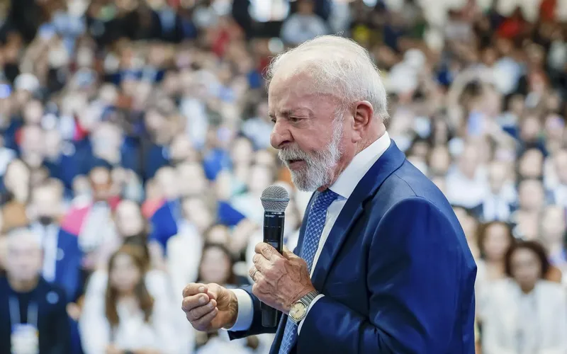 Lula eleva tom e diz que enquanto "se sentir com 30 anos", a extrema-direita não governará o Brasil