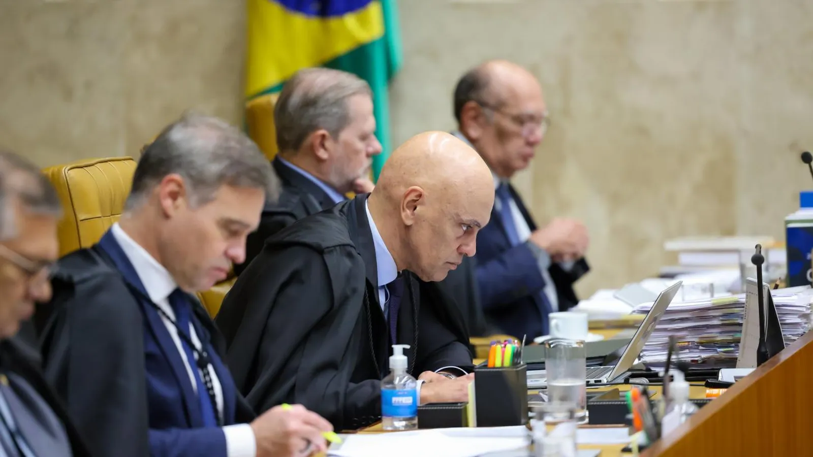 Pesquisa aponta que 60% dos brasileiros dizem não confiar no STF