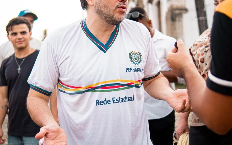 Candidato a presidente do MBL diz que Flávio Bolsonaro é “ladrão” e representa “direita corrupta”