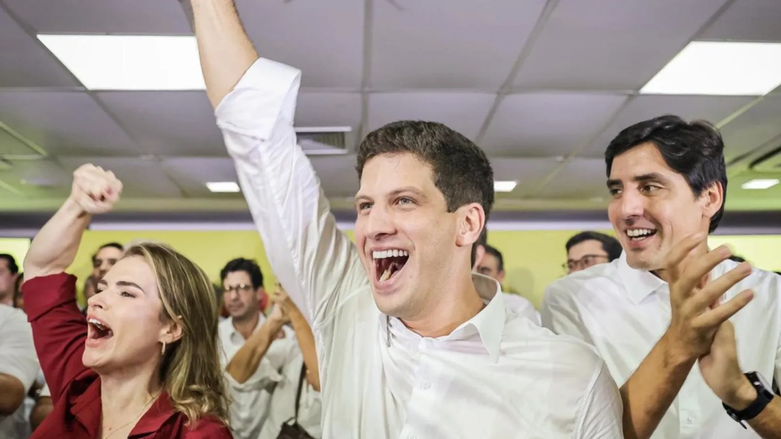 João Campos lidera corrida pelo governo de Pernambuco