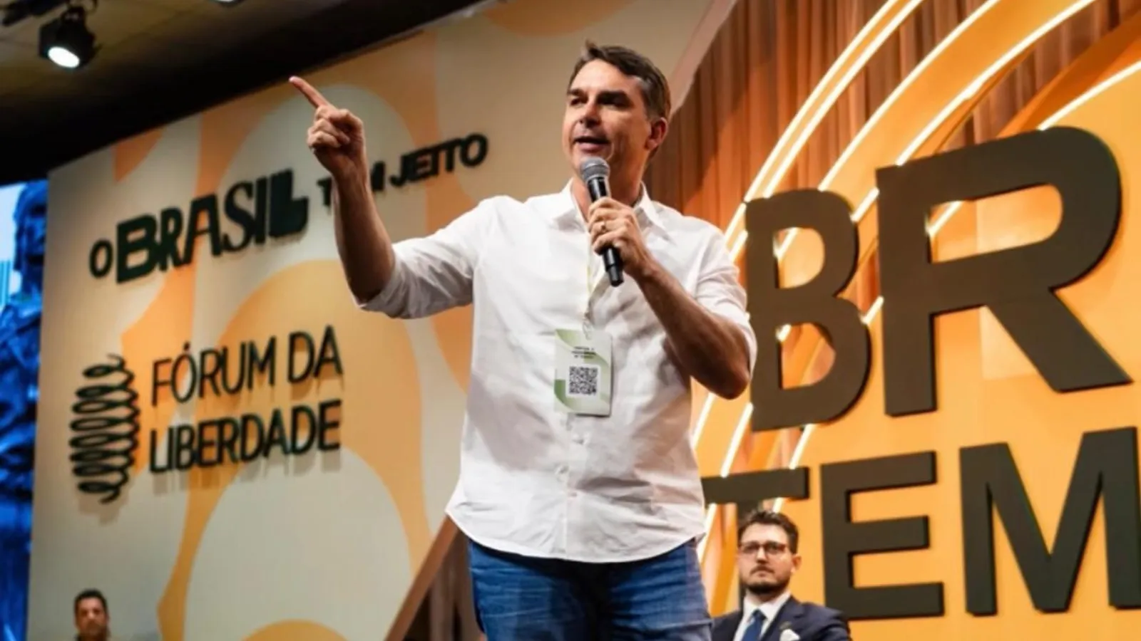 Movimento Brasil Laico, de Pernambuco, pede inelegibilidade de Flávio Bolsonaro